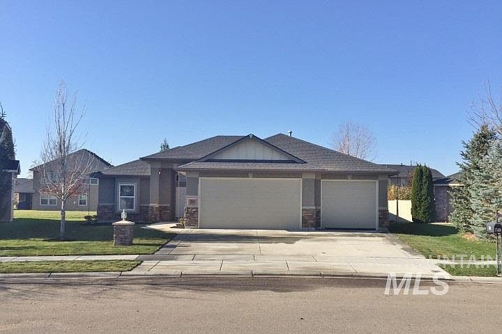 1st image of 749 Cedar Pointe