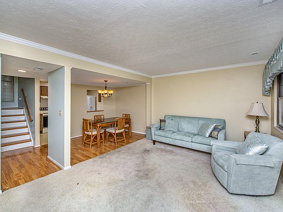 3rd image of 104 Whitney Ct
