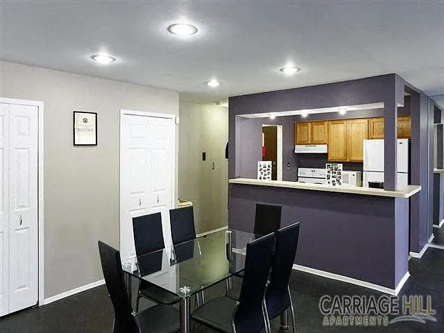 Carriage Hill Apartments - Dearborn Heights, MI — Photo 31
