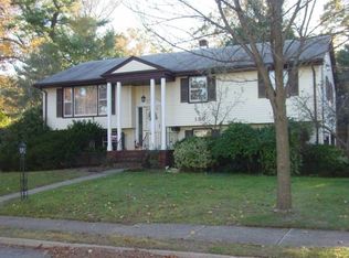 180 Villanova Dr, Paramus, NJ 07652