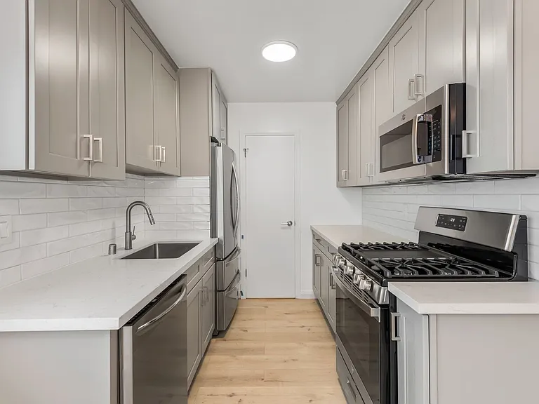 1555 S Saint Andrews Pl — Photo 8