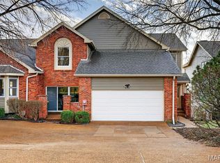 14304 Willow Spring Hill Dr, Chesterfield, MO 63017