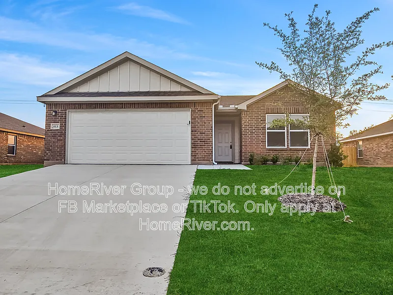 3 bed, 2.0 bath, 1416 sqft, $2,075 — Photo 1