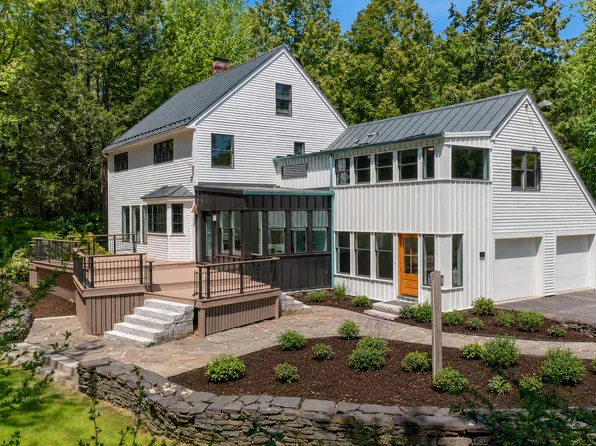 14 Pine Ridge Road, Cumberland, ME 04110