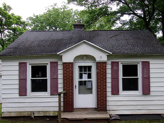 2nd image of 324 Lincoln St
