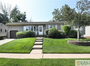 10 Eardley Rd, Edison, NJ 08817