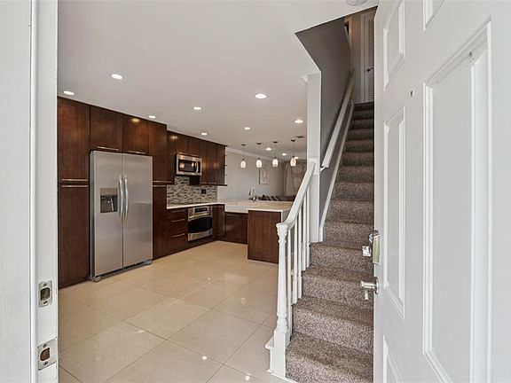 3rd image of 4779 COQUINA KEY DRIVE SE