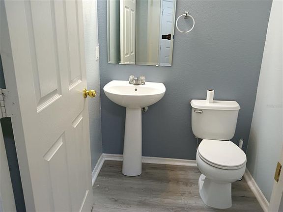 4th image of 1033 Chalcedony St