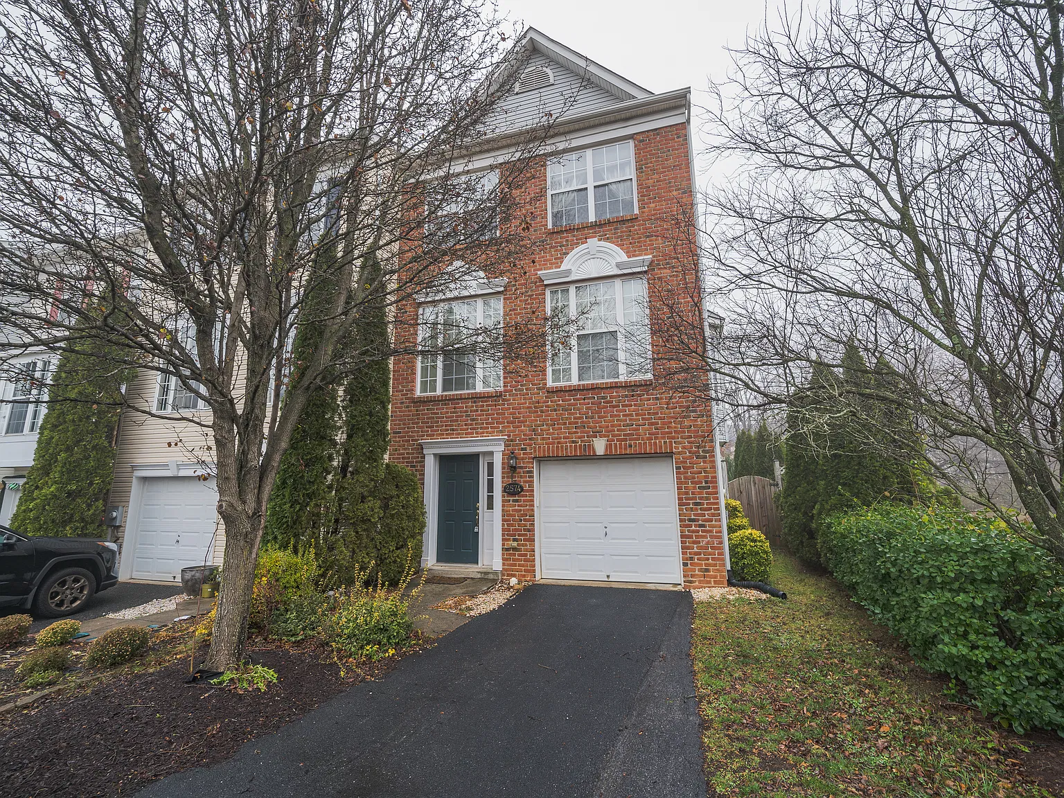4 bed, 3.5 bath, 2412 sqft, $2,795 — Photo 1