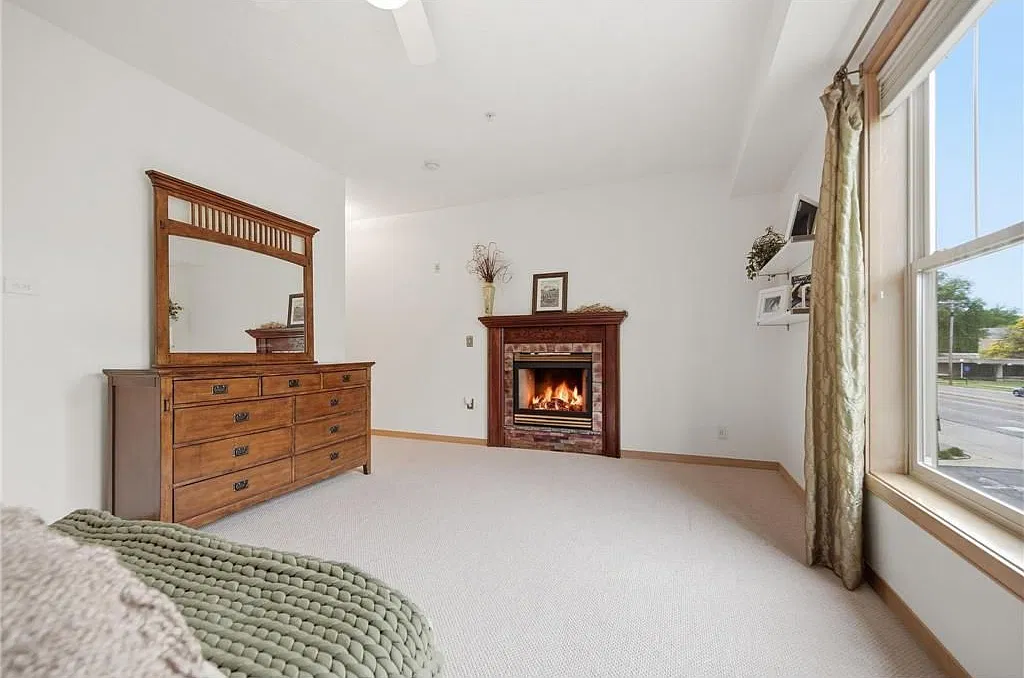 2 bed, 2.0 bath, 1285 sqft, $2,500 — Photo 3