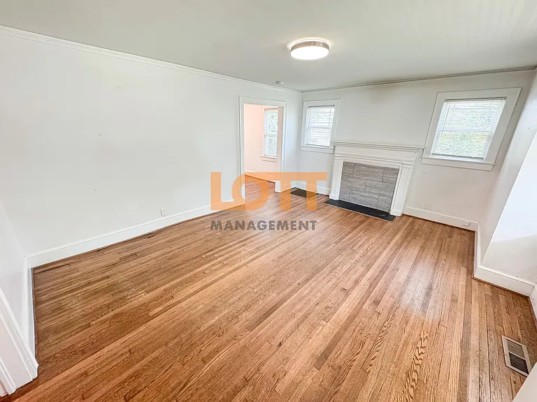 110 Pleasant Ridge Ave — Photo 4