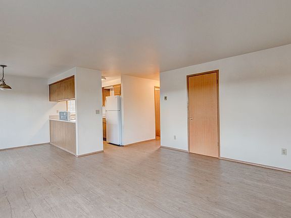 4th image of 701 SE 8th Ave APT 101