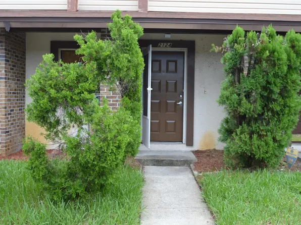 2124 Oak Chace Ct, Tampa, FL 33613
