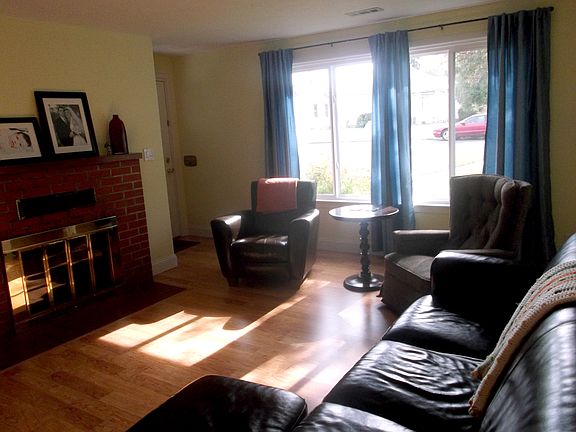 Living Room w/fireplace