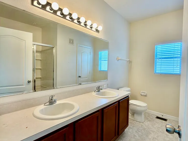 2305 Betsy Ross Ln — Photo 9