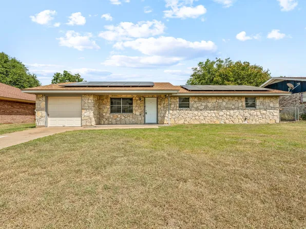 203 Moonlight Trl, Stephenville, TX 76401