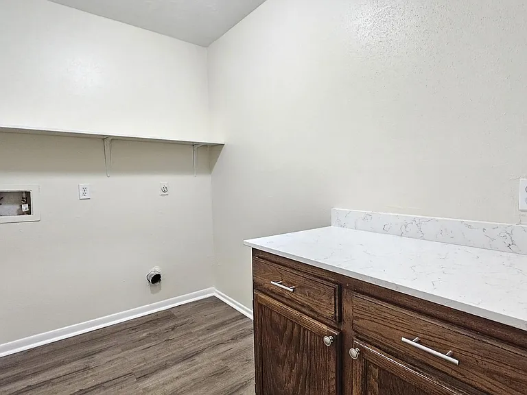 10303 Old Towne Ln — Photo 18
