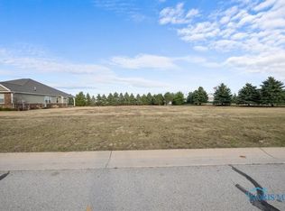 56 Pineview Dr, Oregon, OH 43616