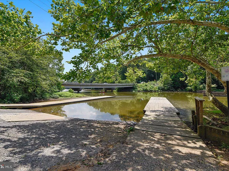 5913 Spruce Run Ct — Photo 38