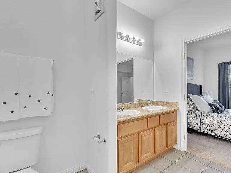 9925 W Russell Rd — Photo 20