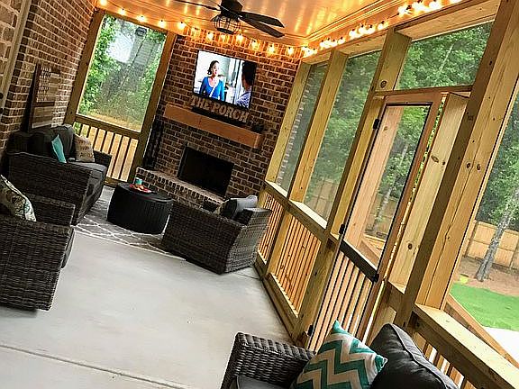Screened in porch