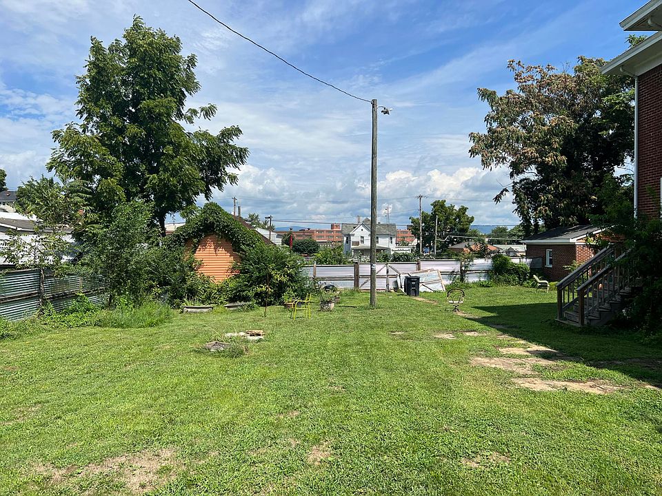 2nd image of 810 Stewart Ave SE #13