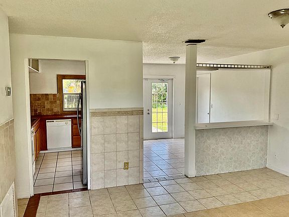 3rd image of 552 SE Volkerts Terrace