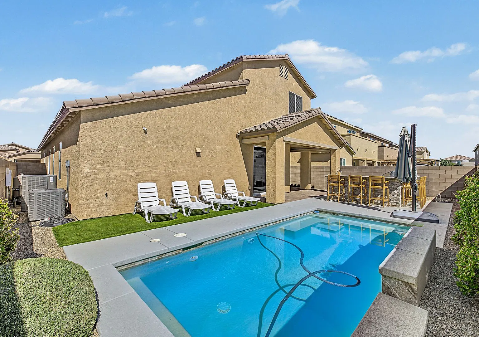 Highly upgraded home with pool/spa and outdoor BBQ! — Photo 2