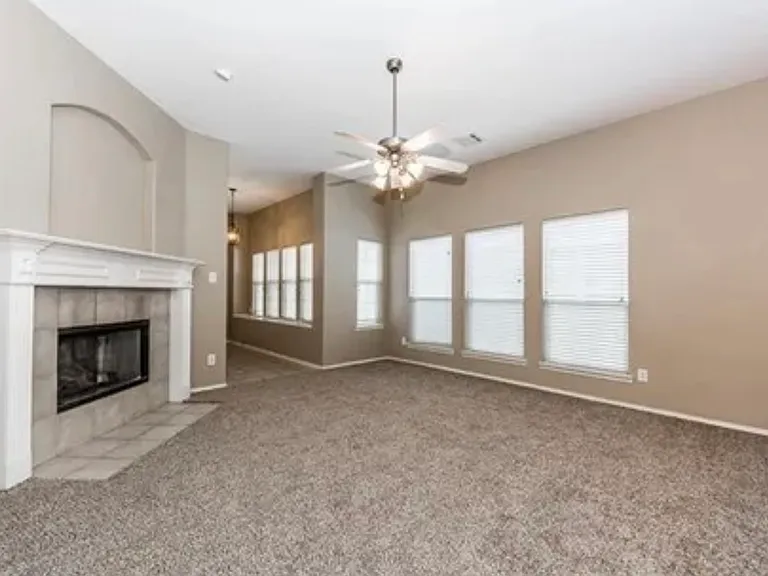 1709 Azalea Dr — Photo 2