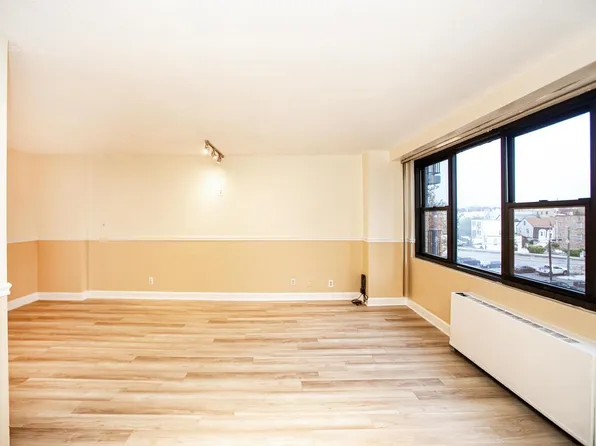 201 Saint Pauls Avenue image 16 of 37