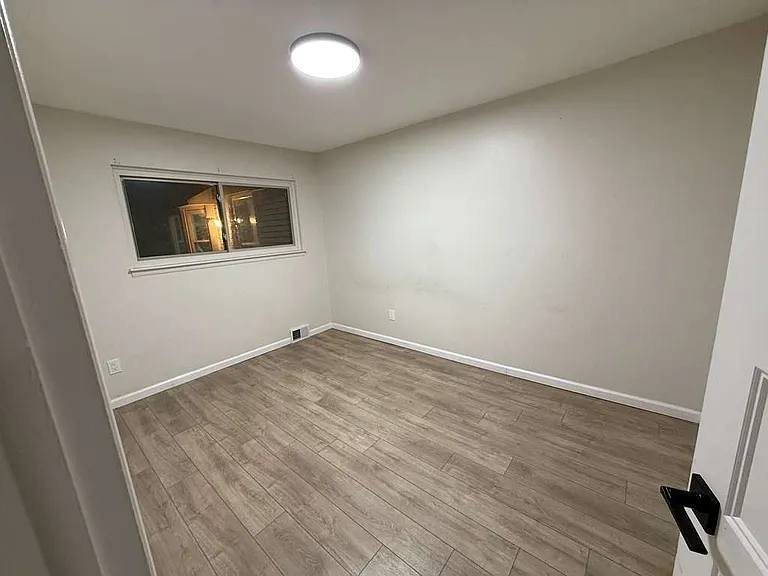 28423 Flanders Ave — Photo 7