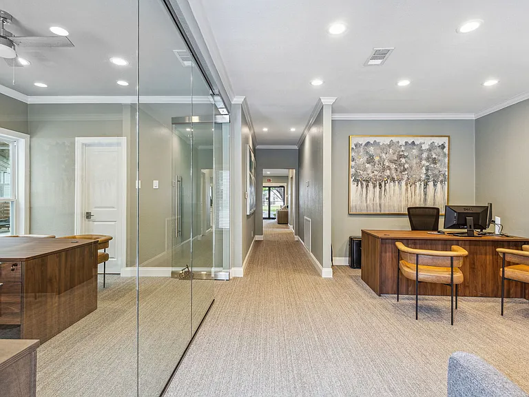 Ashton Oaks Apartments — Photo 9