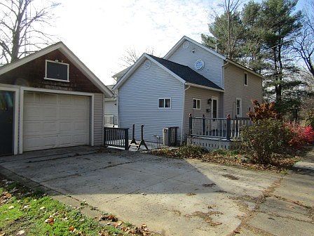 3rd image of 622 N 3rd St