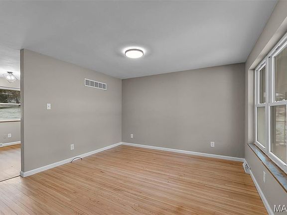 2nd image of 1601 Clark Ave