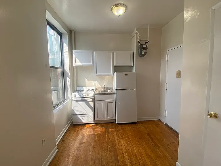 404 W 56th St #20 — Photo 2