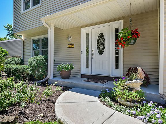 2nd image of 2721 Springdale Cir
