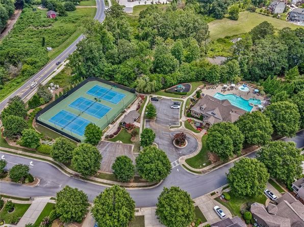 626 Oakbourne Way, Woodstock, GA 30188