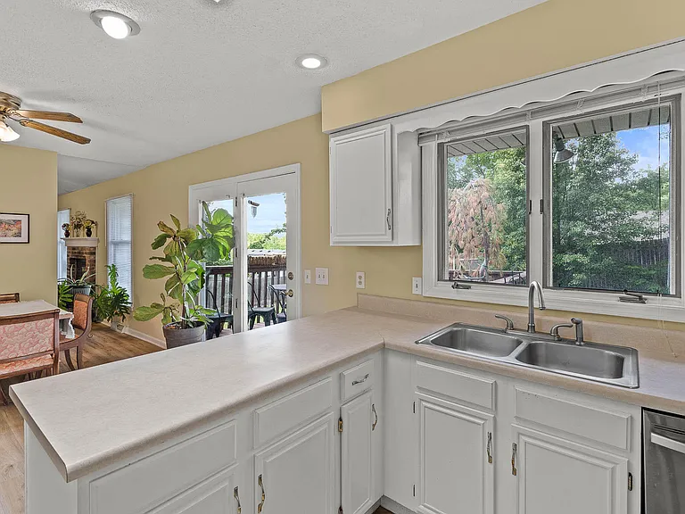 2601 Hillshire Dr — Photo 10