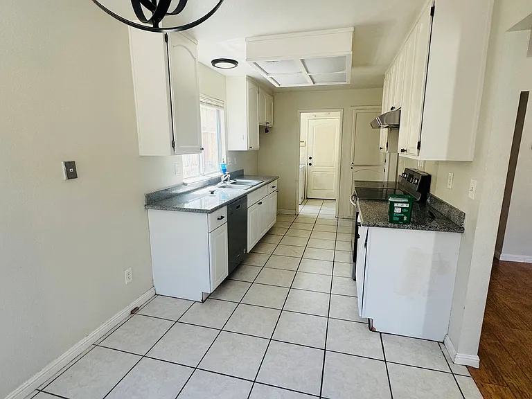 2210 Southwood Dr — Photo 9