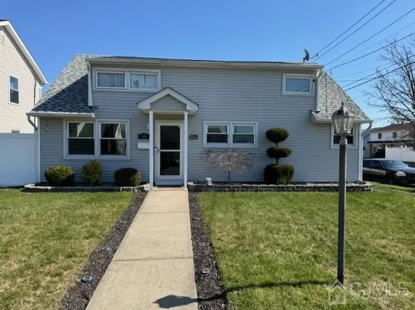 98 Daniel St, Carteret, NJ 07008