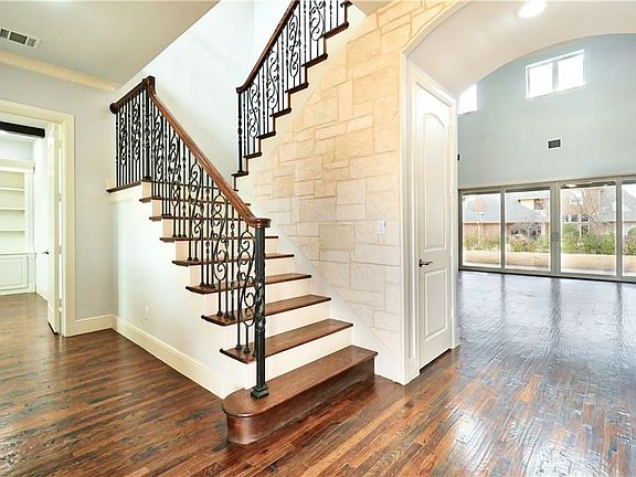 3rd image of 504 Saint Tropez Dr