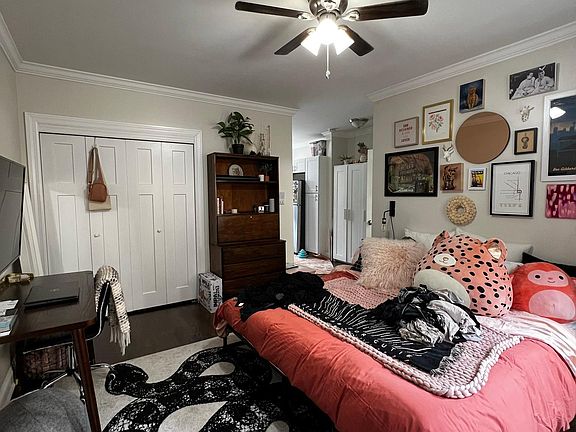 3rd image of 3813 N Greenview Ave #1W