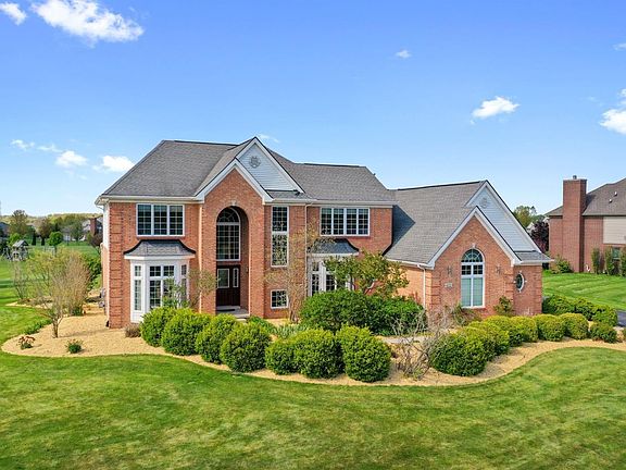 3rd image of 622 Victoria Ct