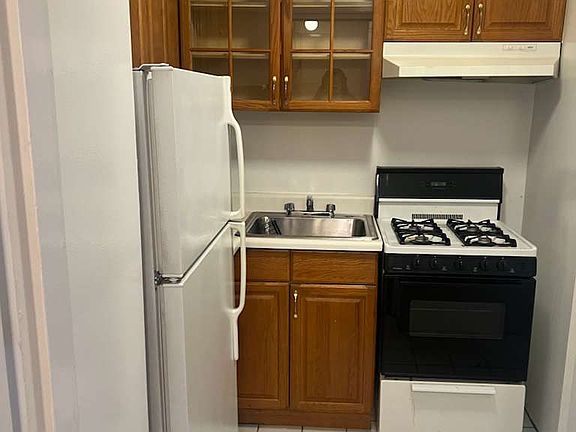 3rd image of 401 E 81st St APT 3M
