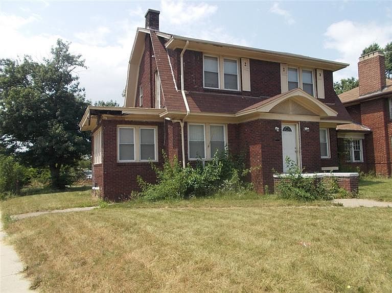 2nd image of 656 Johnson St