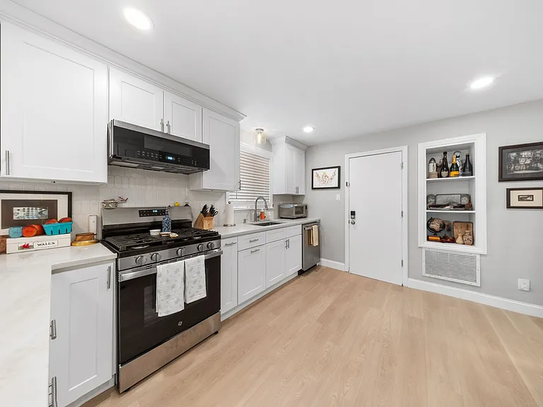 47 Morris Pl #1 — Photo 11