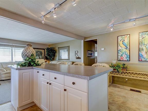 5th image of 618 Lakeside Dr #618