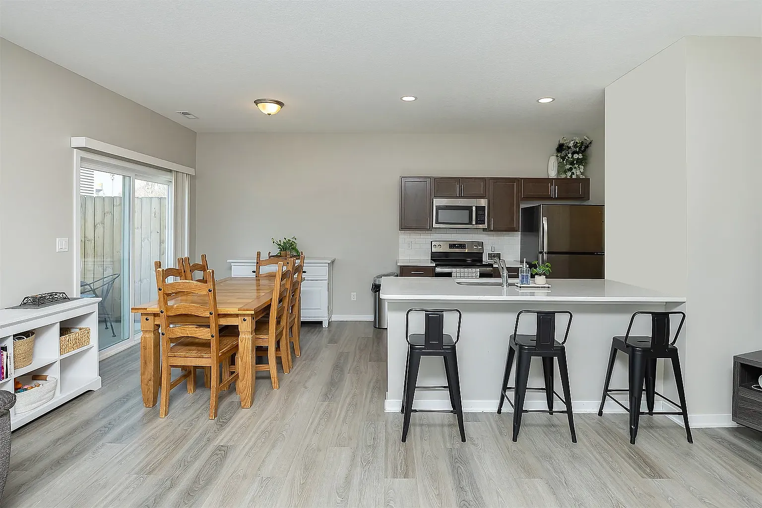 3 bed, 2.5 bath, 1617 sqft, $1,800 — Photo 4