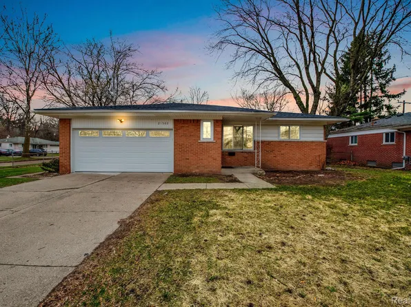 21502 Buttercrest St, Southfield, MI 48075