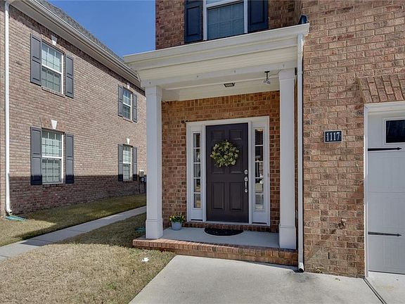 2nd image of 1117 Chatham Ln